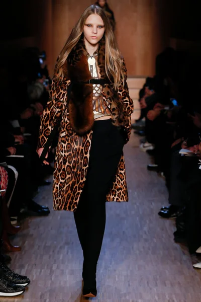 Look 3